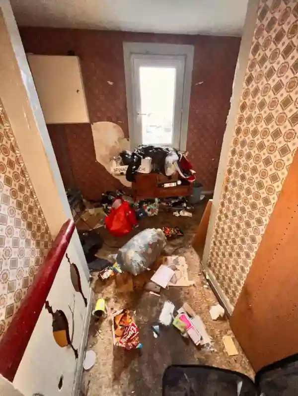Messie-Wohnung vorher Foto G