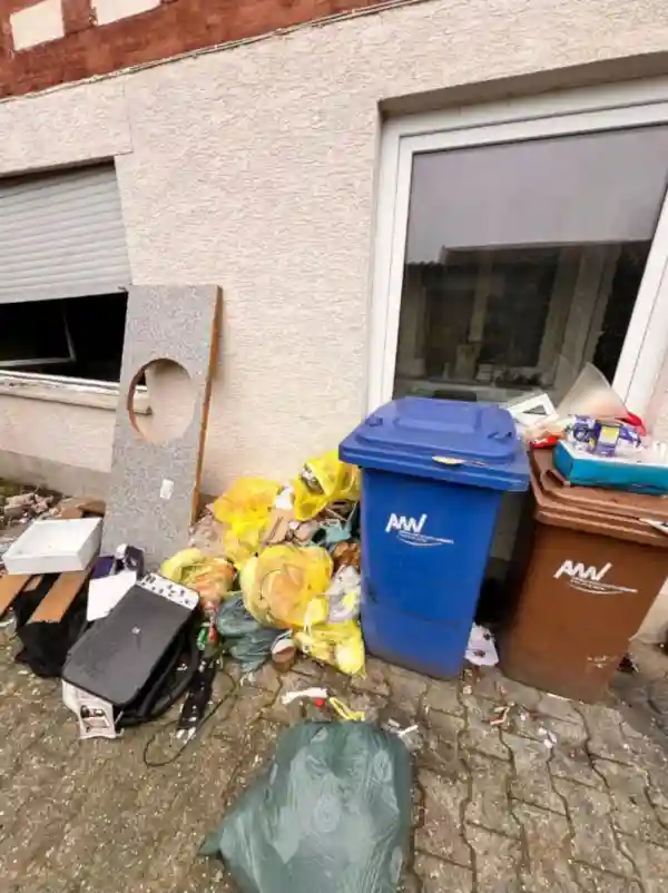 Messie-Wohnung vorher Foto J